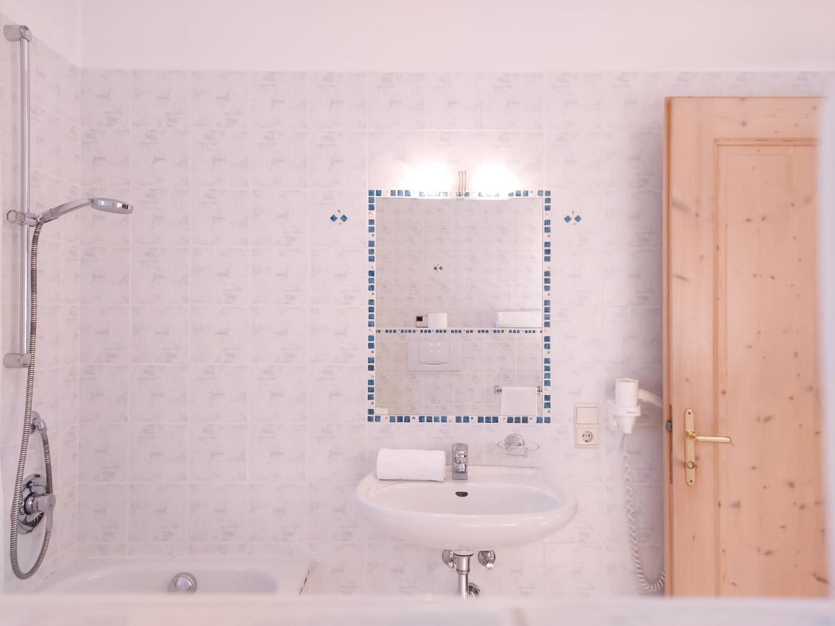קולה איזארקו Residence Zum Theater מראה חיצוני תמונה
