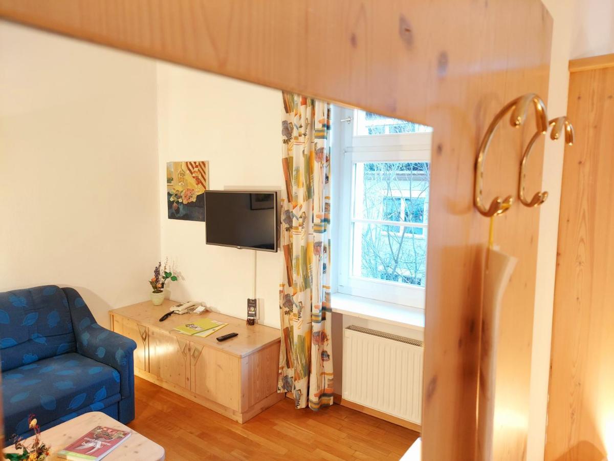 קולה איזארקו Residence Zum Theater מראה חיצוני תמונה