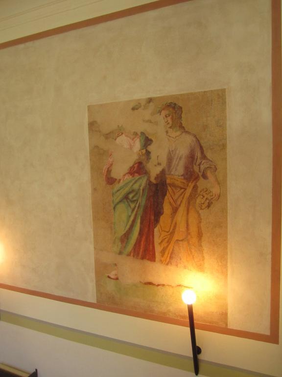 קולה איזארקו Residence Zum Theater מראה חיצוני תמונה