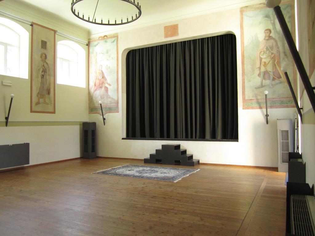 קולה איזארקו Residence Zum Theater מראה חיצוני תמונה